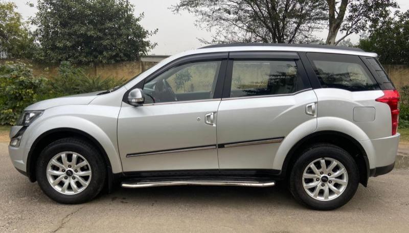 Mahindra XUV500 W7 AT BS6 2021