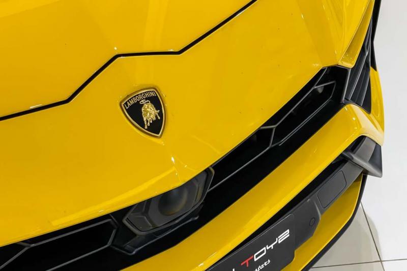 Lamborghini Urus Twin-Turbo V8 2021