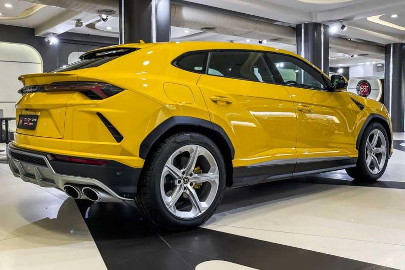 Lamborghini Urus Twin-Turbo V8 2021