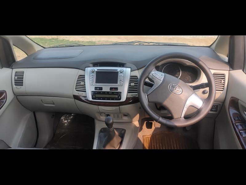 Toyota Innova 2.5 V 7 STR 2012