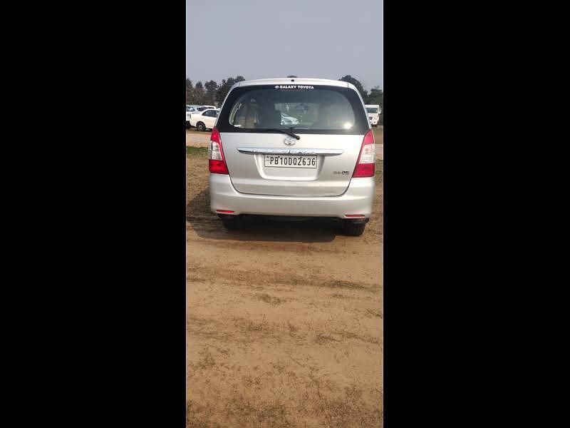 Toyota Innova 2.5 V 7 STR 2012
