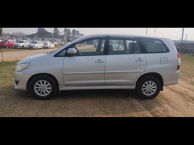 Toyota Innova 2.5 V 7 STR 2012