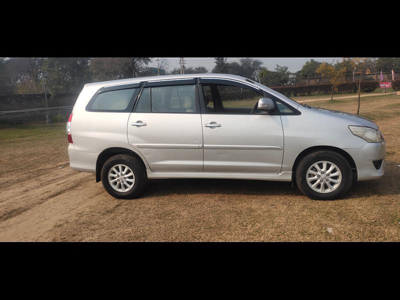 Toyota Innova 2.5 V 7 STR 2012