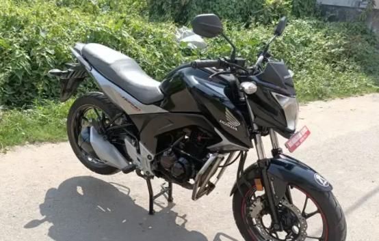 Honda CB Hornet 160R CBS 2016