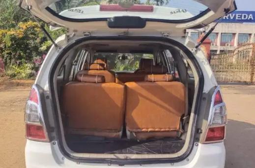 Toyota Innova 2.5 G 8 STR BS III 2013