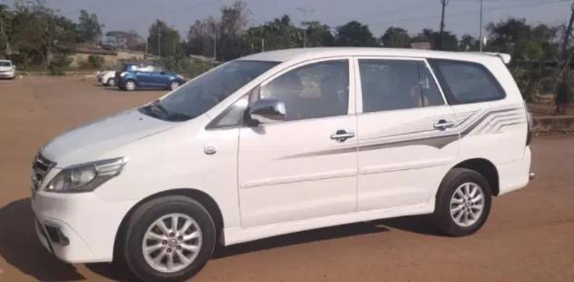 Toyota Innova 2.5 G 8 STR BS III 2013