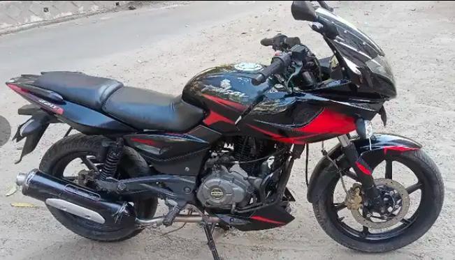 Bajaj Pulsar 220F 2018