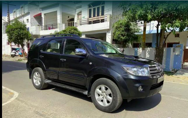 Toyota Fortuner 2.8 4x4 MT 2010