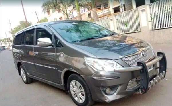 Toyota Innova 2.5 G 8 STR BS IV 2012