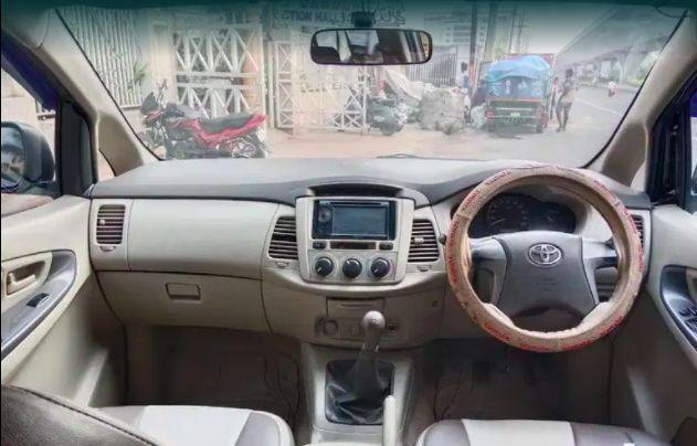 Toyota Innova 2.5 G 8 STR BS IV 2012