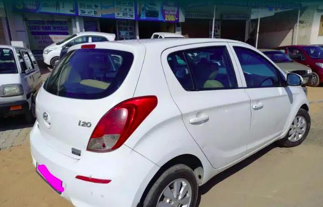 Hyundai i20 Sportz 1.4 CRDi 2014