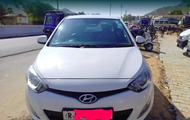 Hyundai i20 Sportz 1.4 CRDi 2014