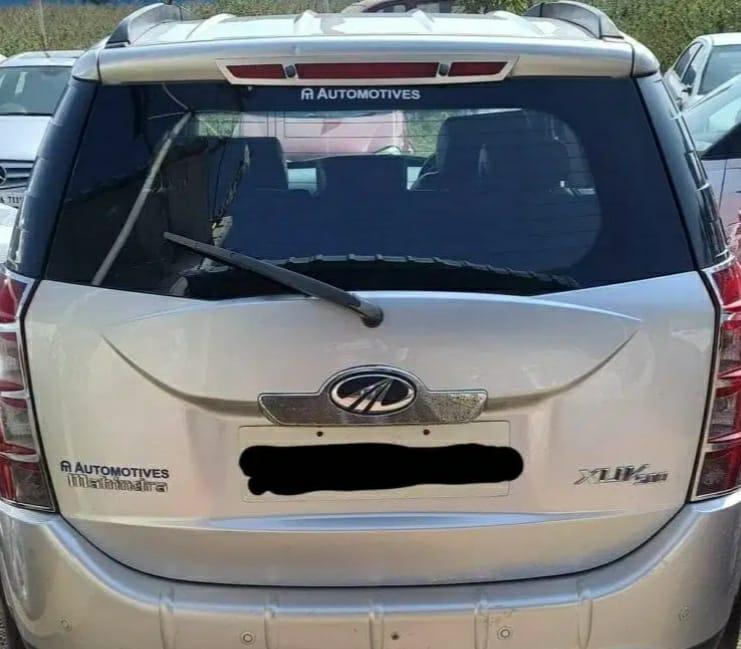 Mahindra XUV500 W10 2015