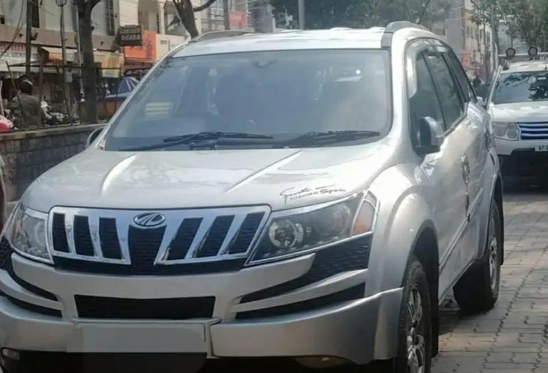 Mahindra XUV500 W10 2015
