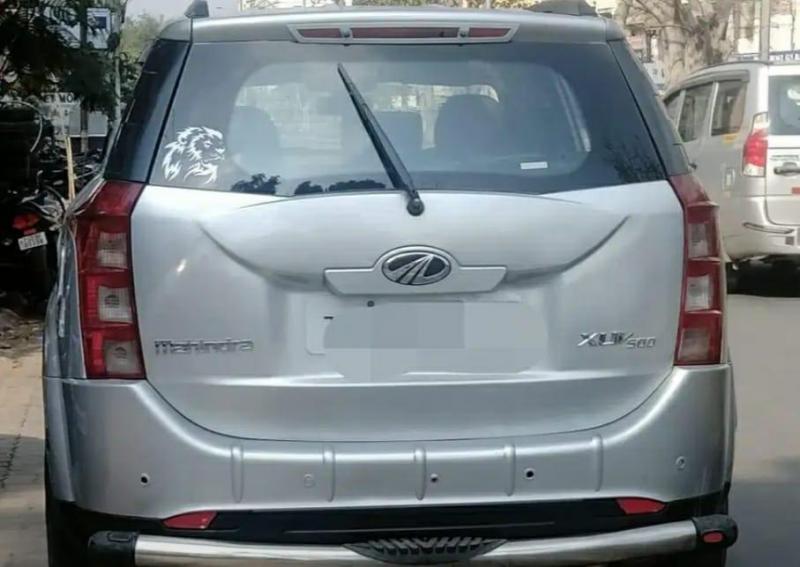 Mahindra XUV500 W10 2015