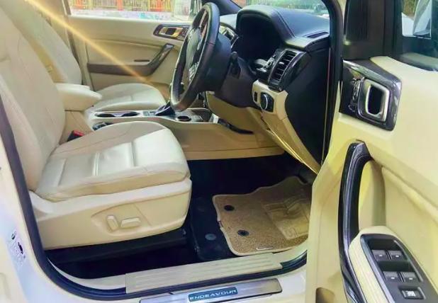 Ford Endeavour Titanium 2.2 4x2 AT 2019