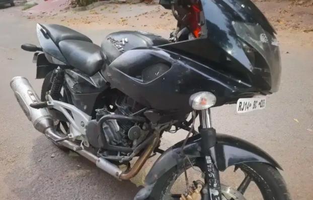 Bajaj Pulsar 220cc 2010