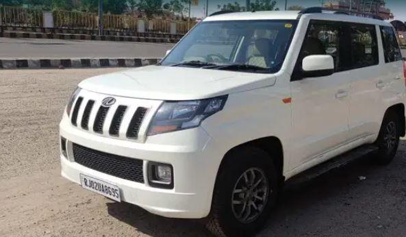 Mahindra TUV300 T10 2019