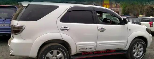 Toyota Fortuner 3.0 4X4 MT 2011