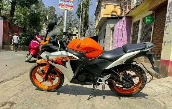 Honda CBR 150R 150cc 2013