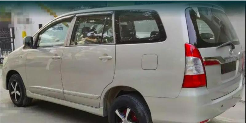 Toyota Innova 2.5 G4 8 STR 2013