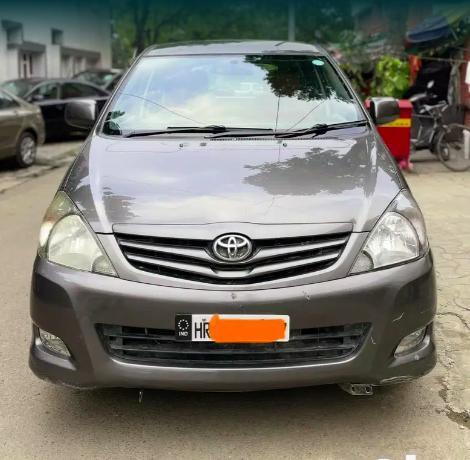 Toyota Innova 2.5 GX 7 STR BS III 2010