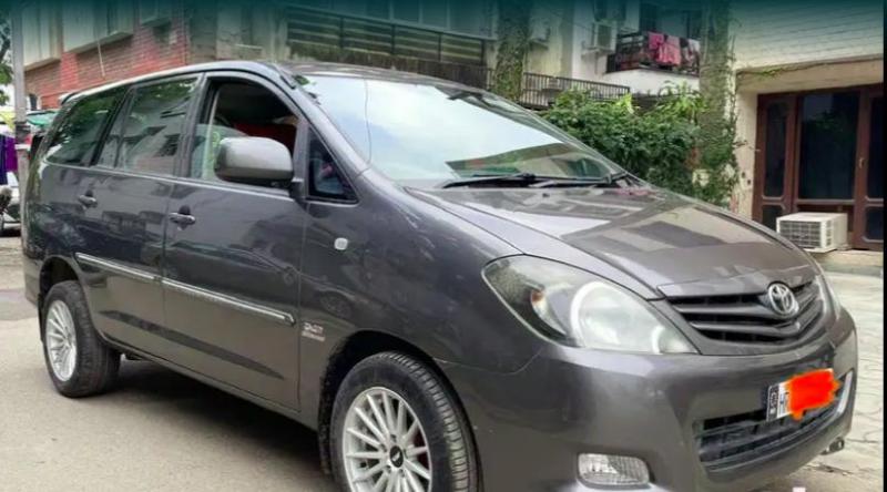 Toyota Innova 2.5 GX 7 STR BS III 2010