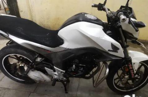 Honda CB Hornet 160R STD 2016