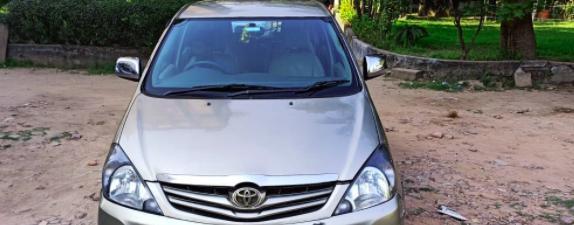 Toyota Innova 2.5 G 7 STR BS III 2007