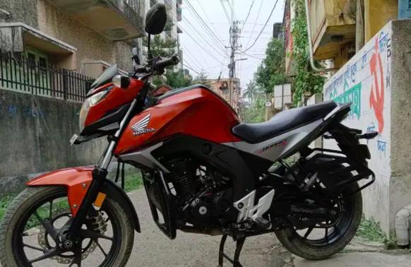 Honda CB Hornet 160R CBS 2016