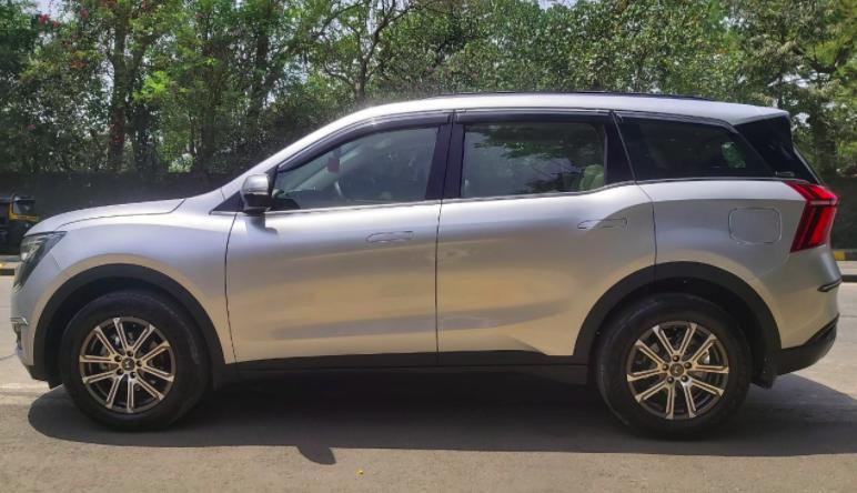 Mahindra XUV700 AX 7 Petrol AT 7 STR 2021