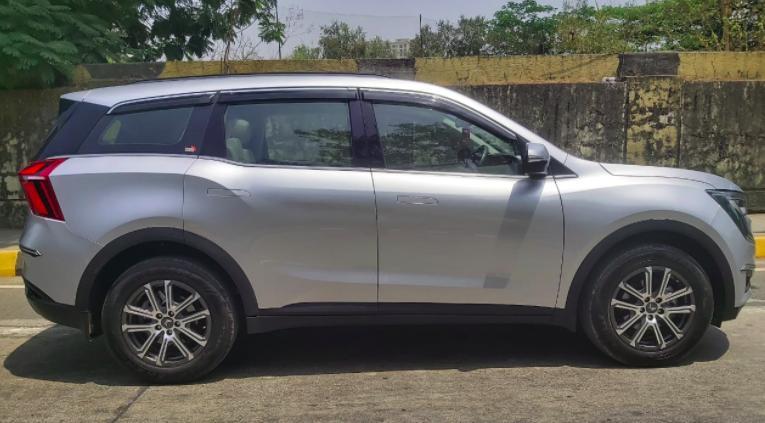Mahindra XUV700 AX 7 Petrol AT 7 STR 2021