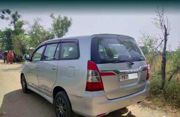 Toyota Innova 2.5 G 7 STR BS IV 2014