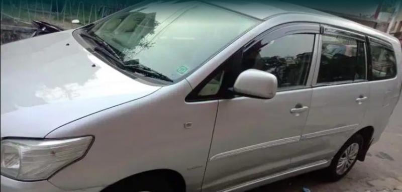 Toyota Innova 2.5 G 8 STR BS IV 2012