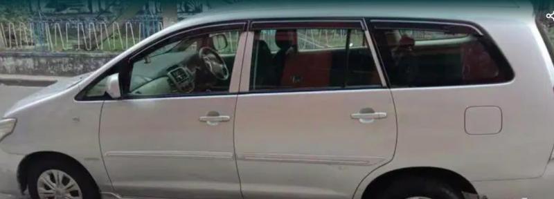 Toyota Innova 2.5 G 8 STR BS IV 2012