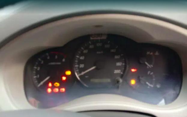 Toyota Innova 2.5 G 8 STR BS IV 2012