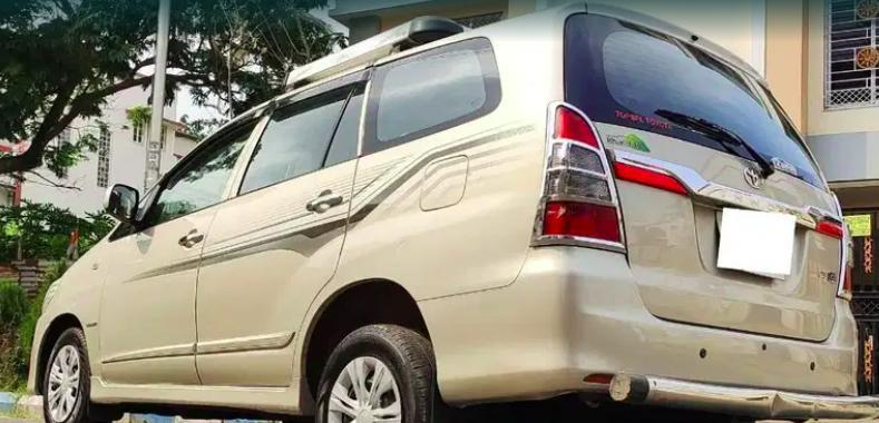 Toyota Innova 2.5 G 8 STR BS III 2014