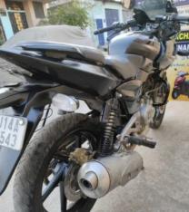Bajaj Pulsar 220F 2015