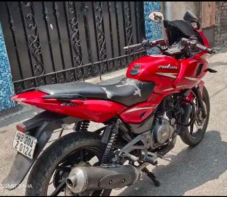 Bajaj Pulsar 220F 2018