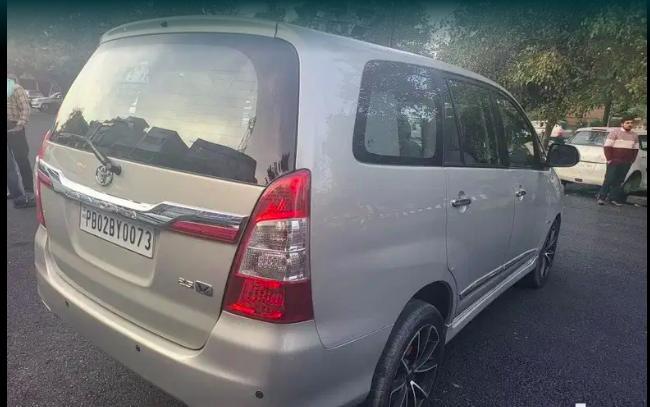 Toyota Innova 2.5 EV PS 8 STR 2015