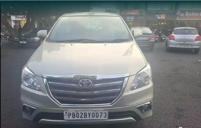 Toyota Innova 2.5 EV PS 8 STR 2015