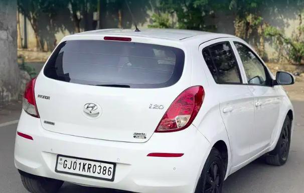 Hyundai i20 Sportz 1.4 CRDi 2012