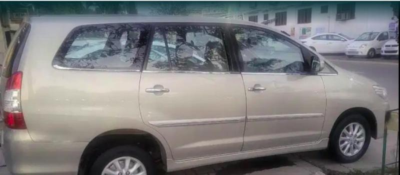 Toyota Innova 2.5 V 7 STR 2012