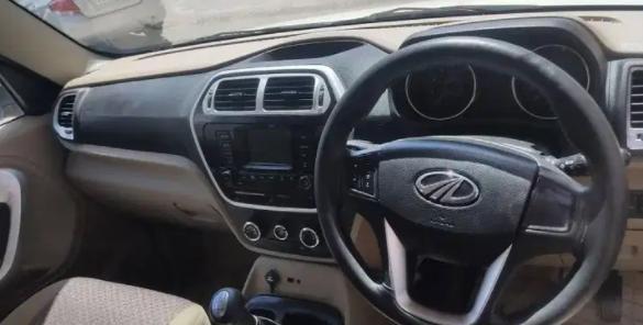 Mahindra TUV300 T8 2016