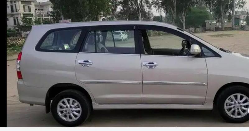 Toyota Innova 2.5 V 7 STR 2013