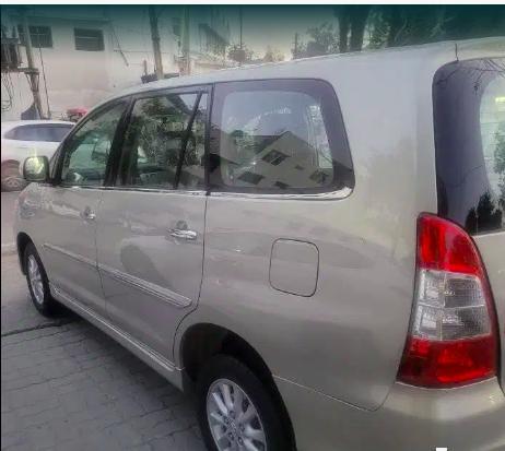 Toyota Innova 2.5 V 7 STR 2012