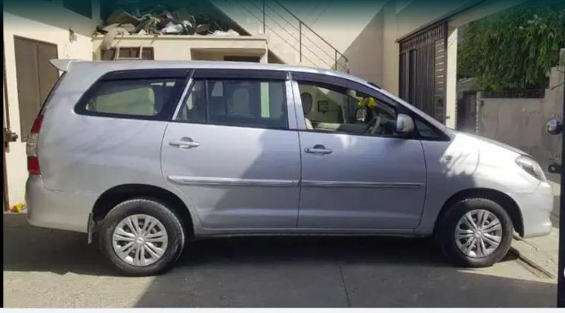 Toyota Innova 2.5 GX 7 STR BS III 2010