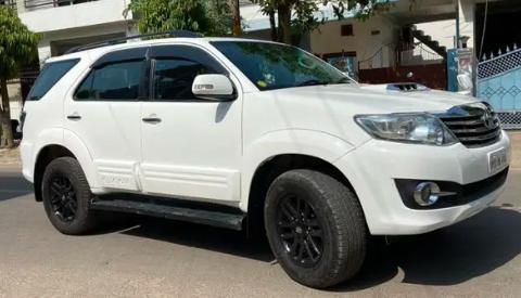 Toyota Fortuner 2.8 4x4 MT 2015