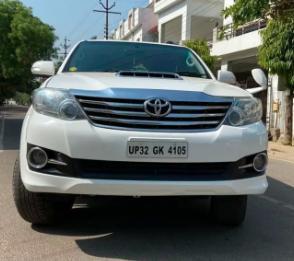 Toyota Fortuner 2.8 4x4 MT 2015