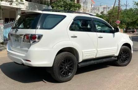 Toyota Fortuner 2.8 4x4 MT 2015